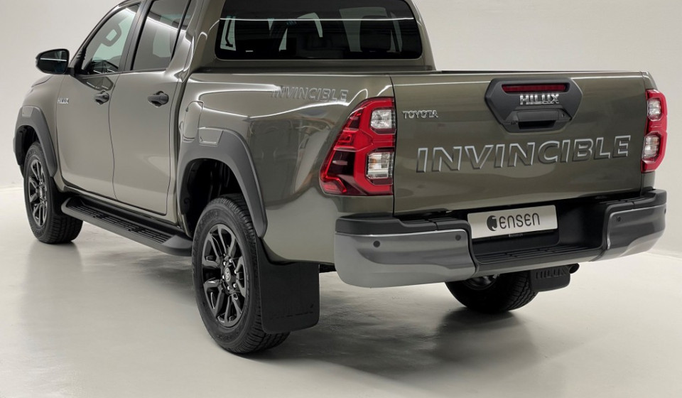 TOYOTA Hilux 2.8D-4D Invincible Double Cab 4x4 A
