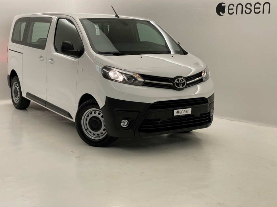 TOYOTA Proace 2.0D Glass Van Medium Comfort Automat