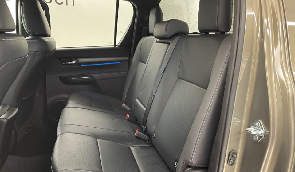 TOYOTA Hilux 2.8D-4D Invincible Double Cab 4x4 A