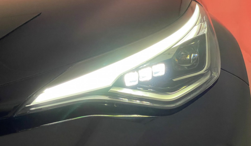 TOYOTA C-HR 2.0 VVTi HSD Move