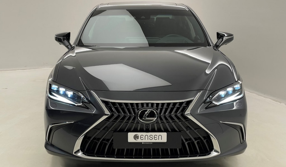 LEXUS ES 300h Excellence Voll-Hybrid